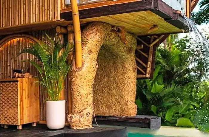 ホテル Bambootel Sawah View バリ島
